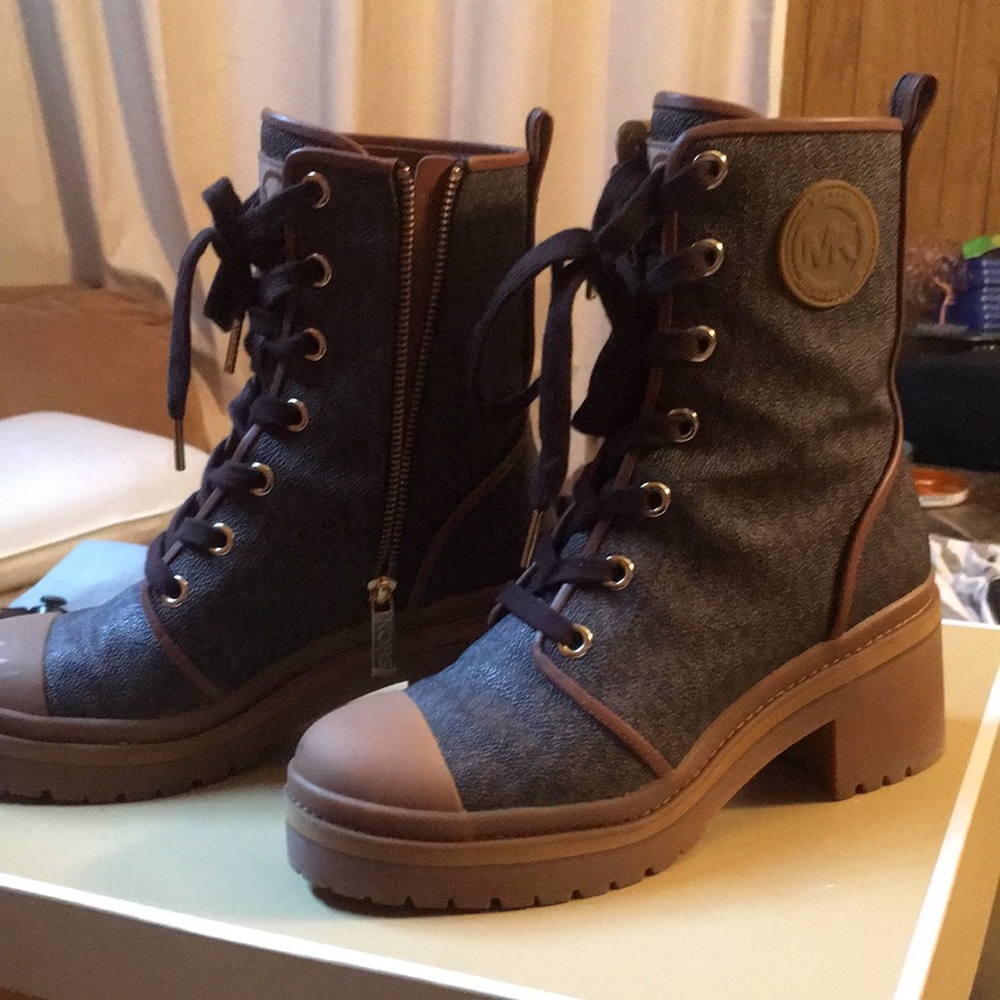 Micheal Kors Boots, worn once - Picture 2 of 7
